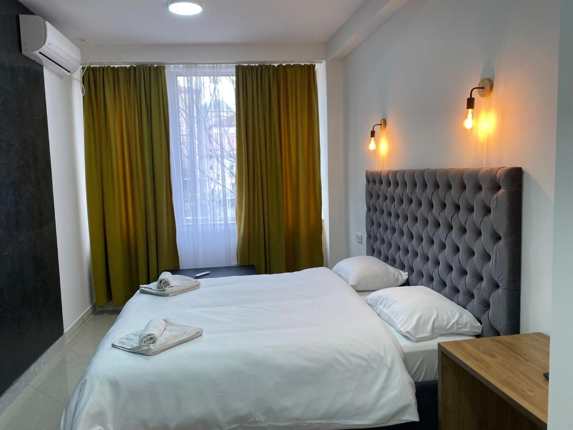 Hotel Fama Skopje Buitenkant foto