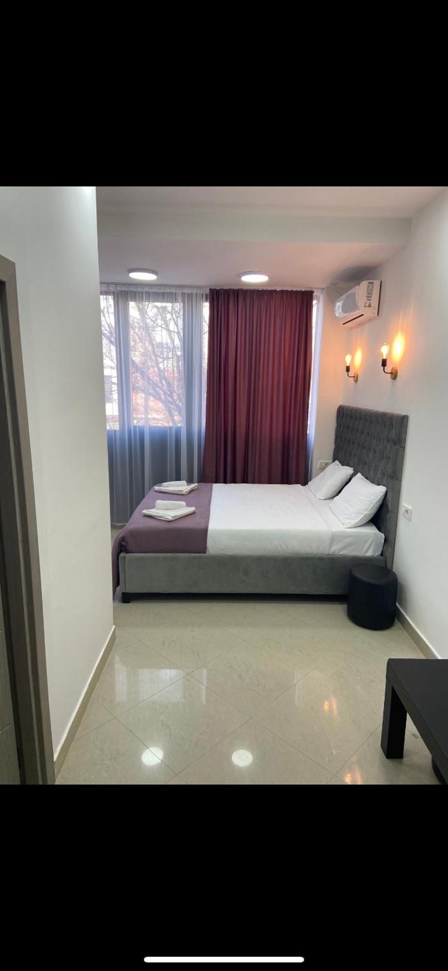 Hotel Fama Skopje Buitenkant foto